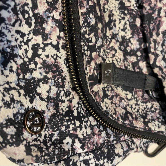 Lululemon Festival Bag - Picture 3 of 16